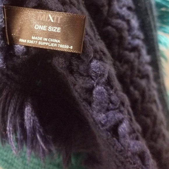 plush two-tone blue Mix It acrylic infinity scarf - Picture 9 of 9